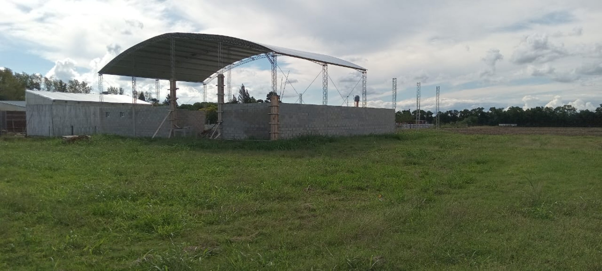 Galpon en construccion en Monte Vera Alquiler