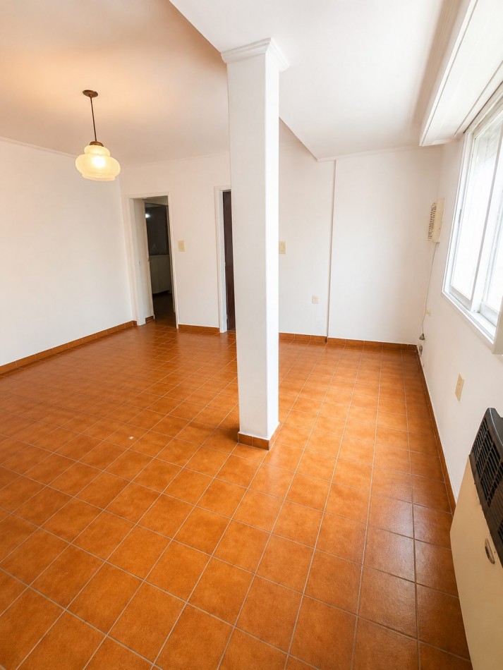 Departamento amplio en Aristobulo del Valle al 3600