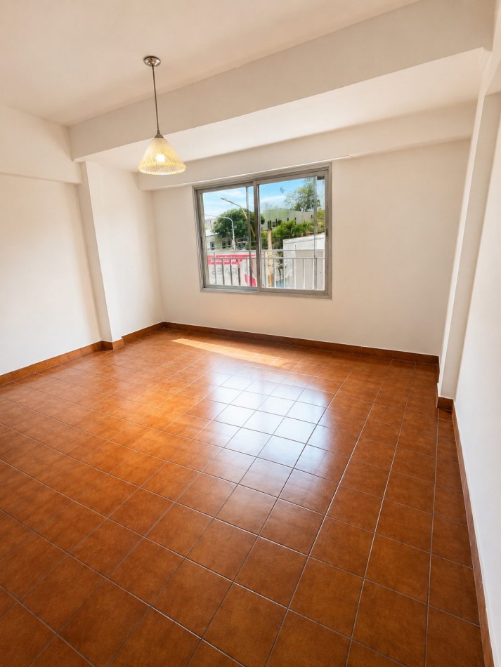 Departamento amplio en Aristobulo del Valle al 3600