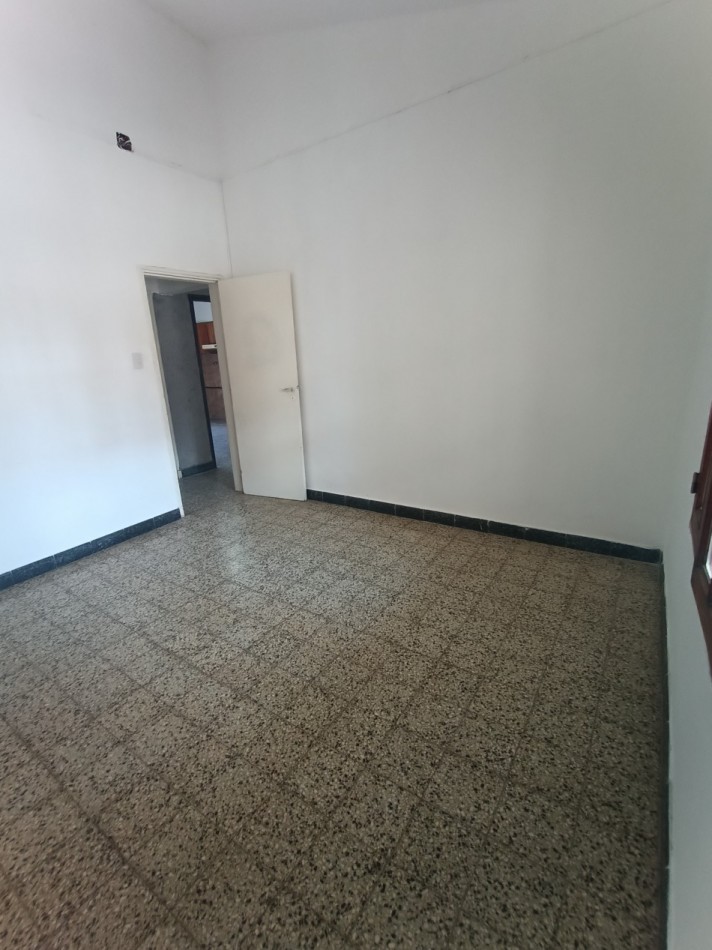 Luciano Torrent 3100 Casa al frente de dos dormitorios y patio seco