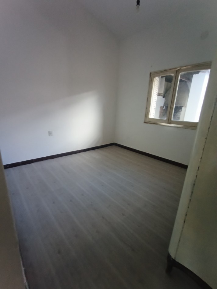 Luciano Torrent 3100 Casa al frente de dos dormitorios y patio seco