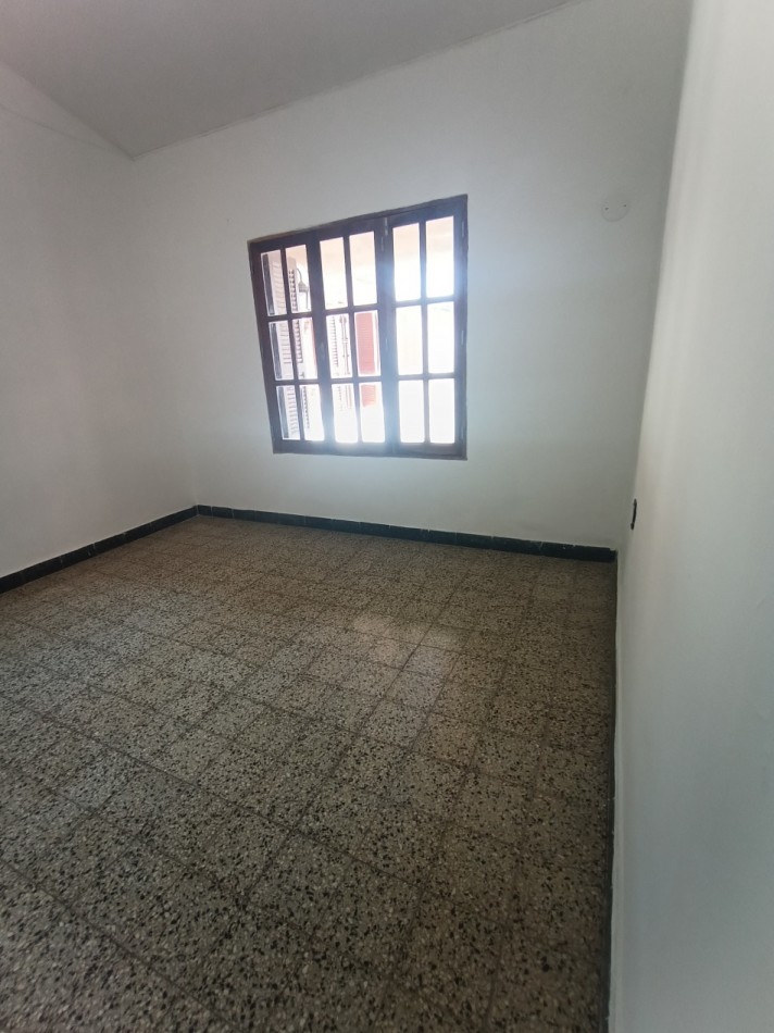 Luciano Torrent 3100 Casa al frente de dos dormitorios y patio seco