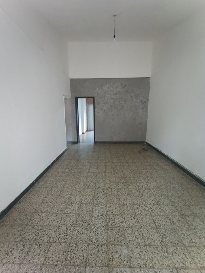 Luciano Torrent 3100 Casa al frente de dos dormitorios y patio seco