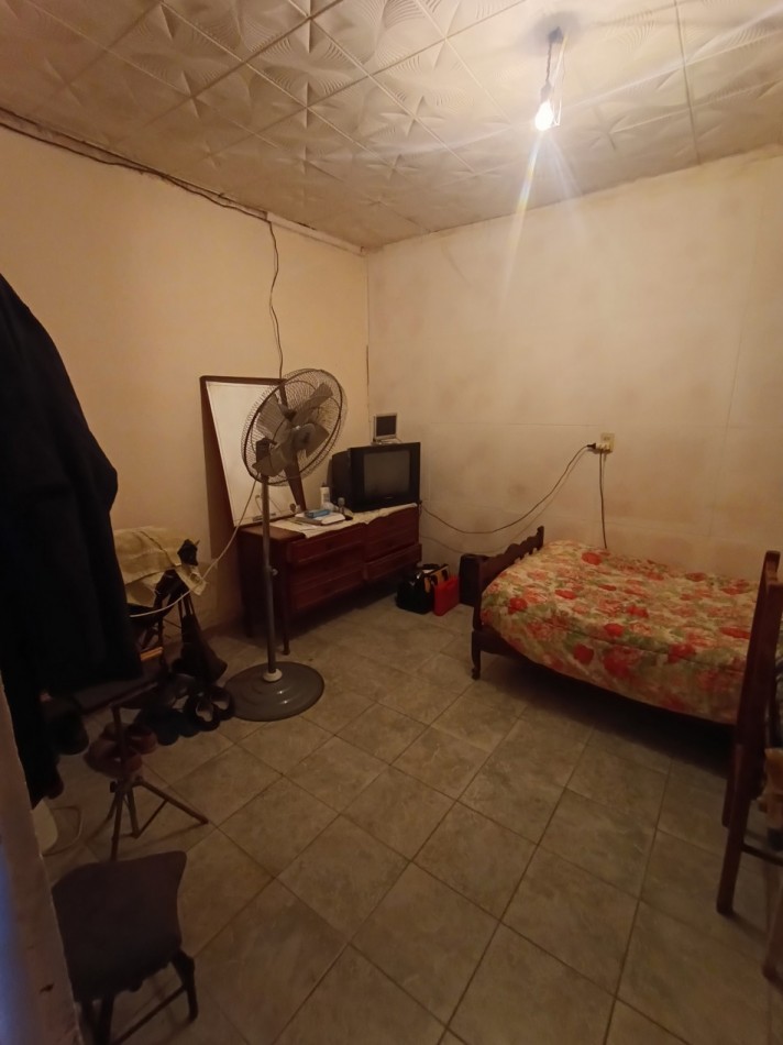 Llerena 2700 Propiedad de grandes dimensiones a la venta